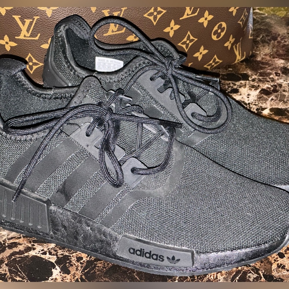 ADIDAS Triple Black Runners (NMD_R1)
